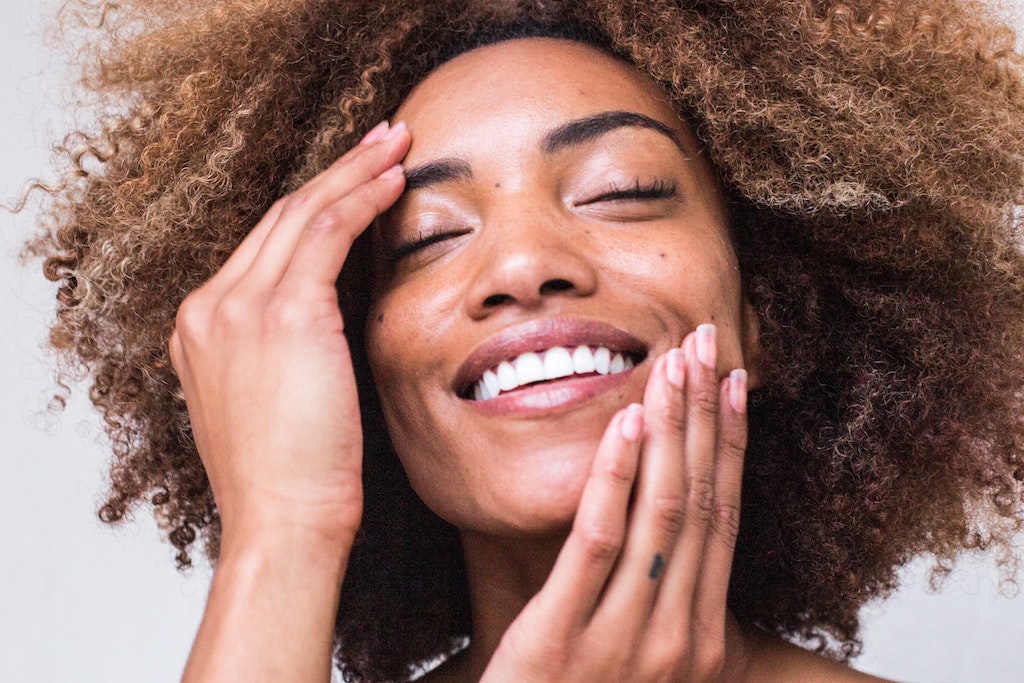 Shake & Shoot Your Way to Better Skin: The Best Vitamins for Radiant Skin